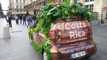 Bosque lluvioso en ruedas eléctricas: nueva promoción de Costa Rica en Francia